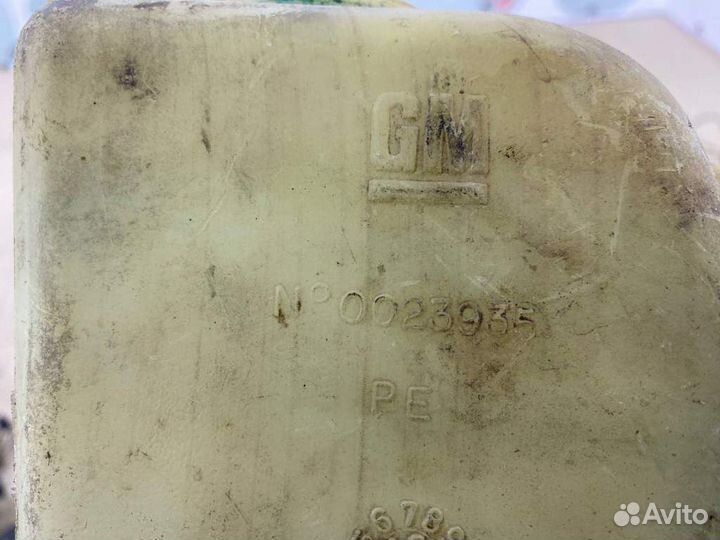 Бачок омывателя лобового стекла Opel Vectra A 1988