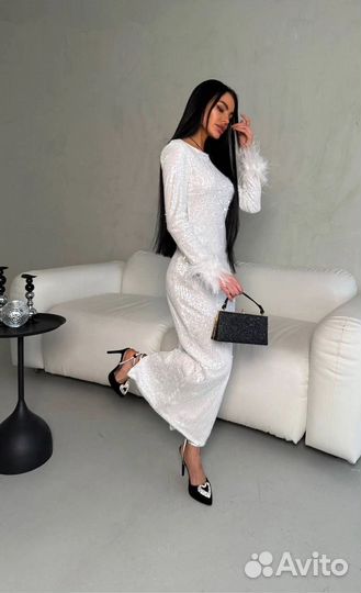 Платье с перьями