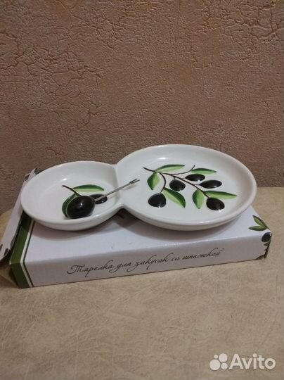 Менажница для оливок и закусок со шпажкой