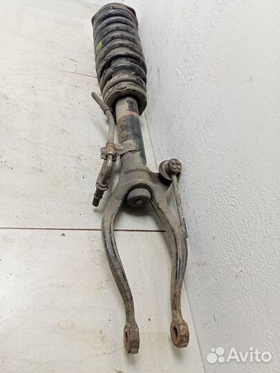 Стойка передняя правая в сборе