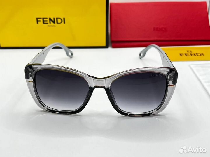 Женские очки Fendi