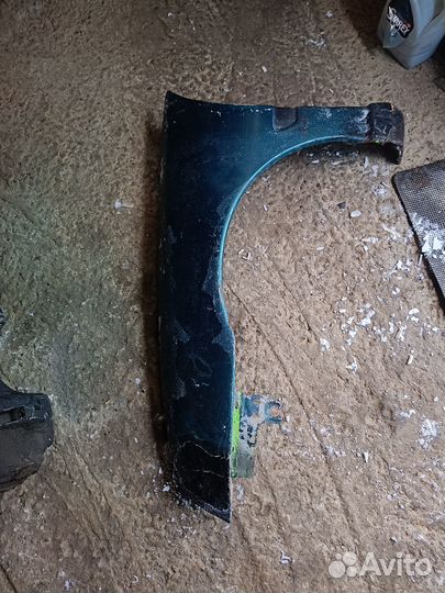 Крыло переднее левое dodge neon 1