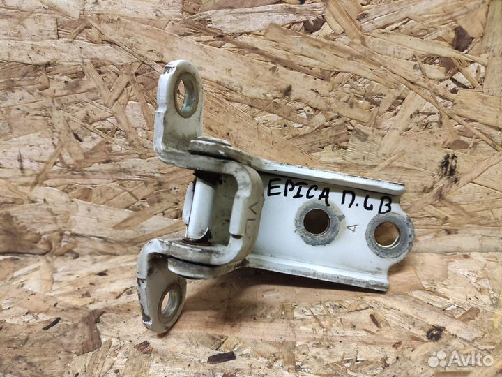 Петля двери передняя левая верхняя Chevrolet Epica