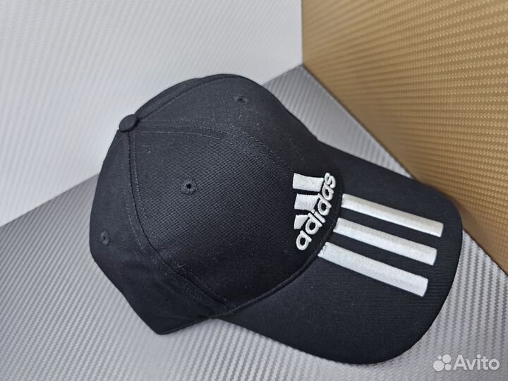 Бейсболка мужская Adidas чёрная с белым логотипом