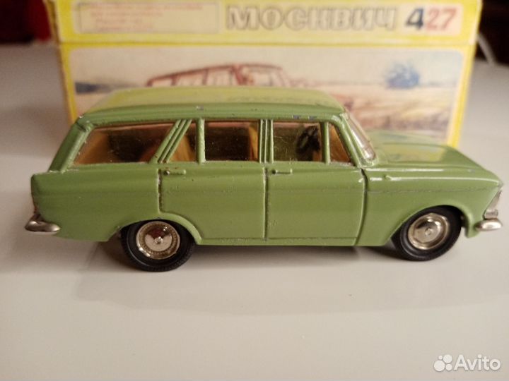Модель автомобиля Москвич 427 в масштабе 1,43