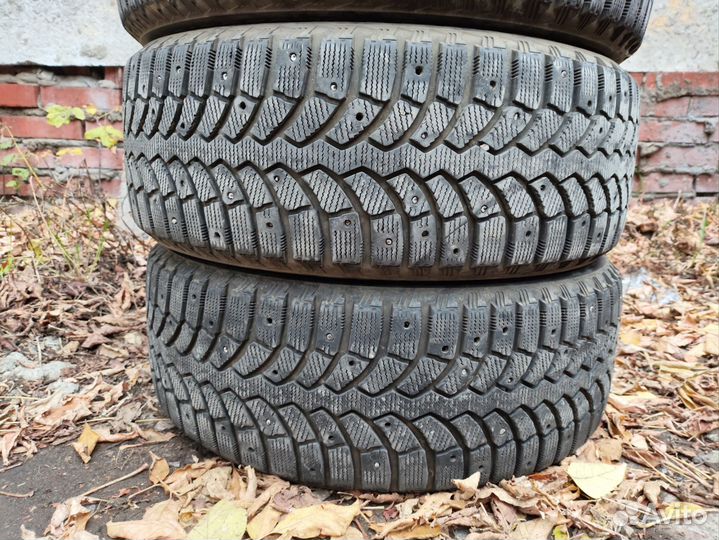 Bridgestone Blizzak Spike-01 205/55 R16