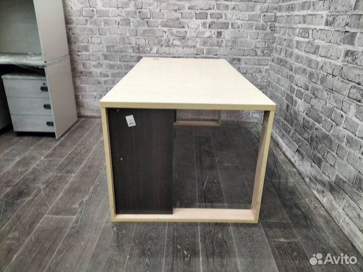 Письменный стол руководителя