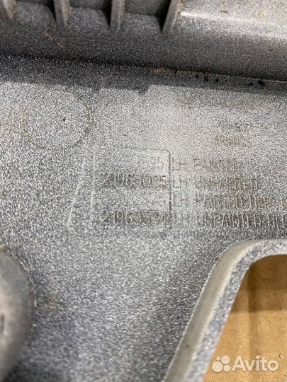 Окантовка фары Volvo FM4 21963005