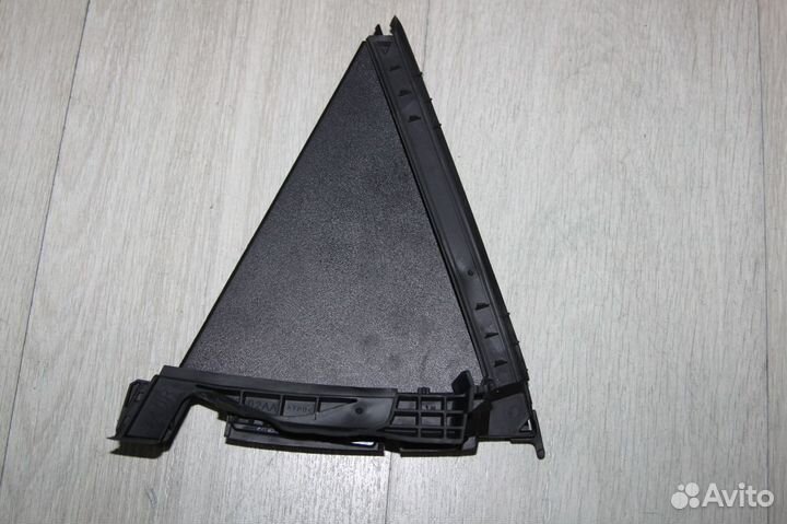 Уголок задней правой двери Lexus RX4 2015