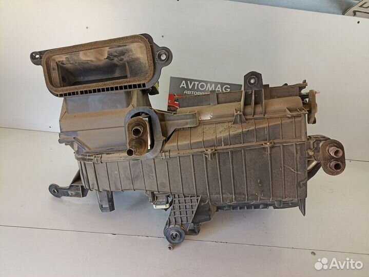 Корпус отопителя (Pontiac Vibe)