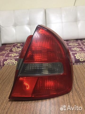 Фонарь правый наружный Mitsubishi Carisma DA