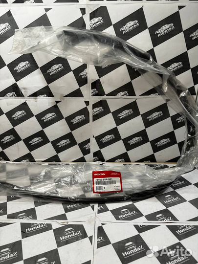 Молдинг лобового стекла Honda Accord 7