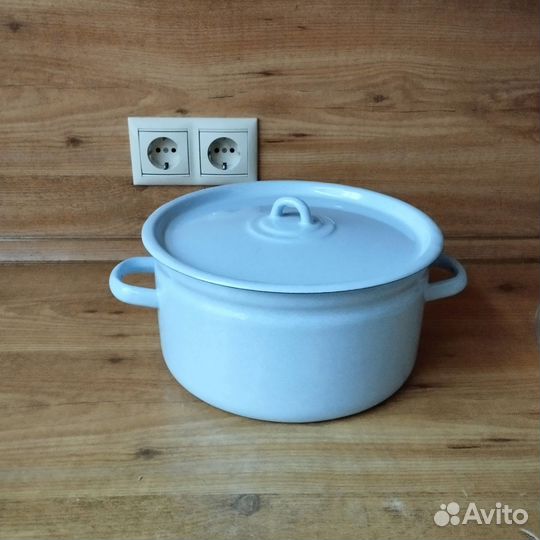 Новая кастрюля 4,5 л эмалированная