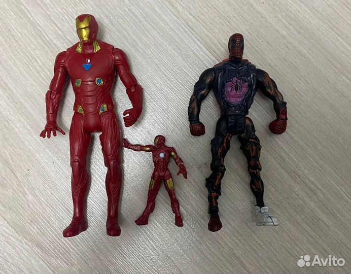 Фигурки: халк, железный человек и другие