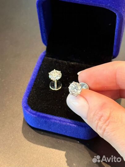 Новые серьги пусеты с бриллиантом CVD 1.8 карат