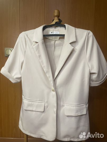 Жакет женский бежевый 46