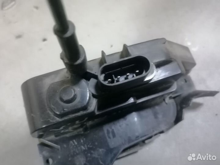 Замок двери передней левой Renault Megane II 2006