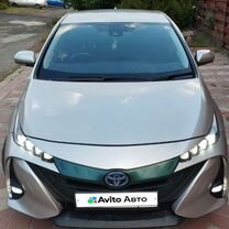 Toyota Prius PHV 1.8 CVT, 2017, 80 000 км, с пробегом, цена 2 380 000 руб.