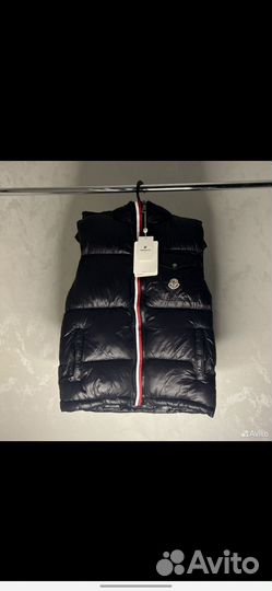 Жилет moncler с капюшоном