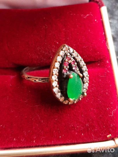 Серебряное кольцо с турецким изумрудом и рубинами