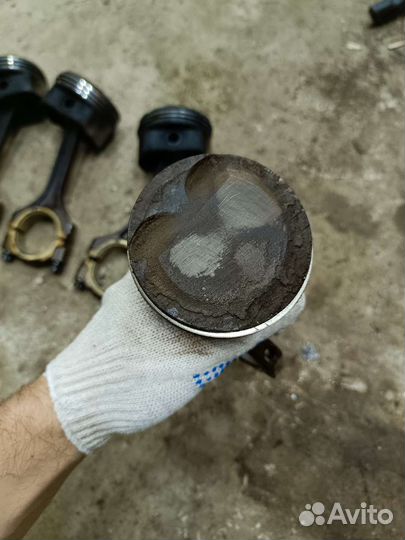 Шатун с поршнем G4FA 1.4 солярис Рио 3