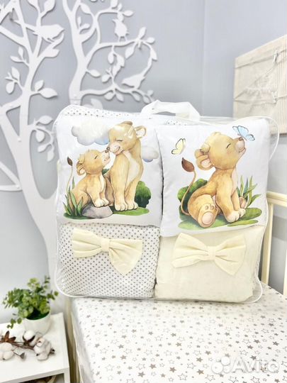 Детская кроватка с комплектом постельного белья