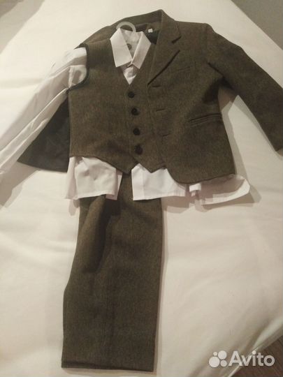 Пиджак, брюки, жилетка, рубашка