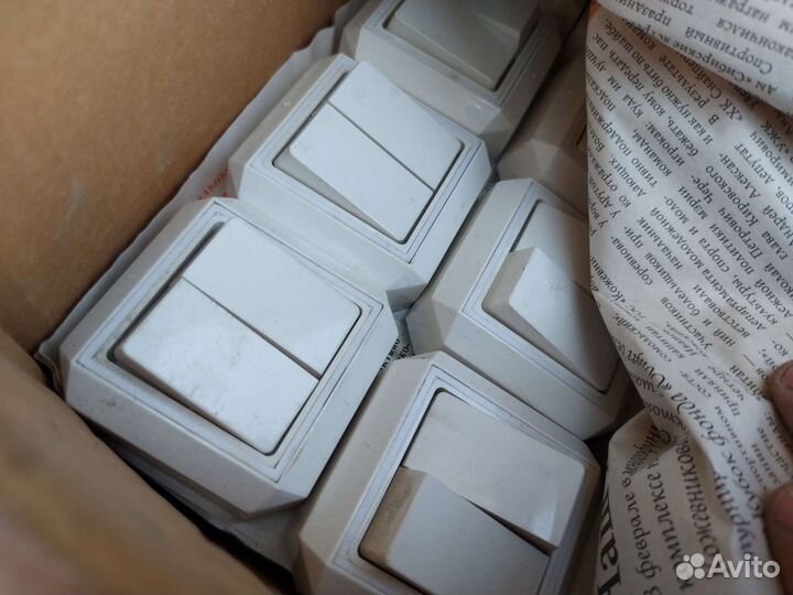 Выключатель двухклавишный накладной