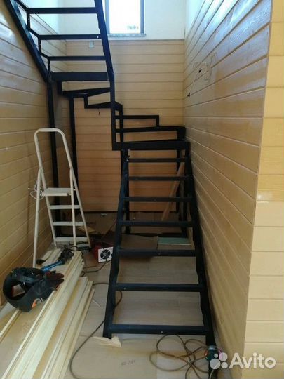 Лестница на металлокаркасе