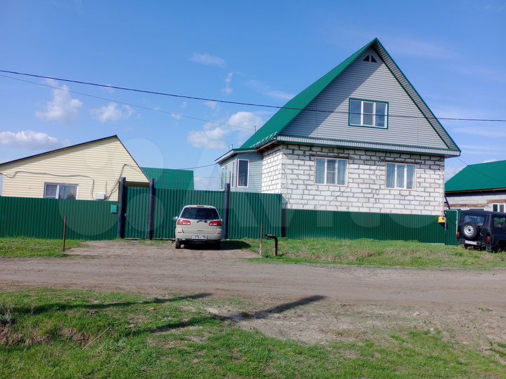 Дом 197,7 м² на участке 14,7 сот.