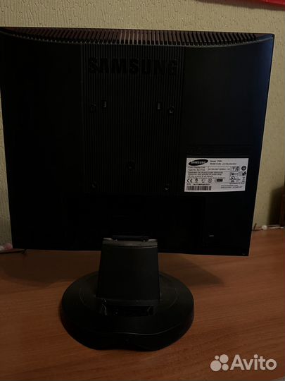 Монитор Samsung SyncMaster 720N