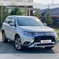 Mitsubishi Outlander 2.0 CVT, 2020, 63 000 км, с пробегом, цена 2 675 000 руб.