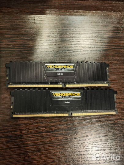 Corsair Vengeance 16гб LPX CMK16GX4M4A2800C16