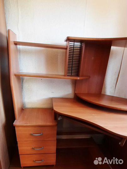 Компьютерный стол