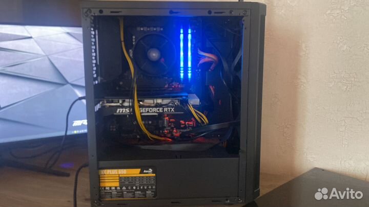 Игровой компьютер с монитором