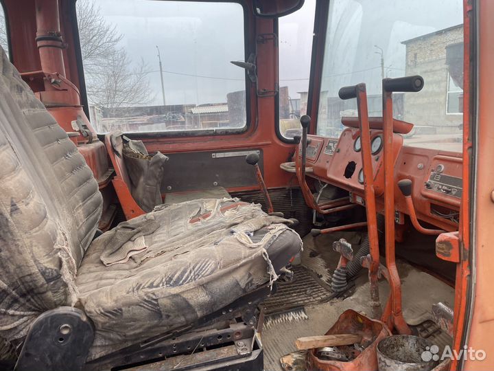 Бункер ДТС 413ДТ, 1992