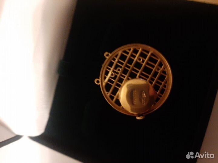 Часы кулон золотые с камнями СССР новые