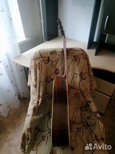 Акустическая гитара