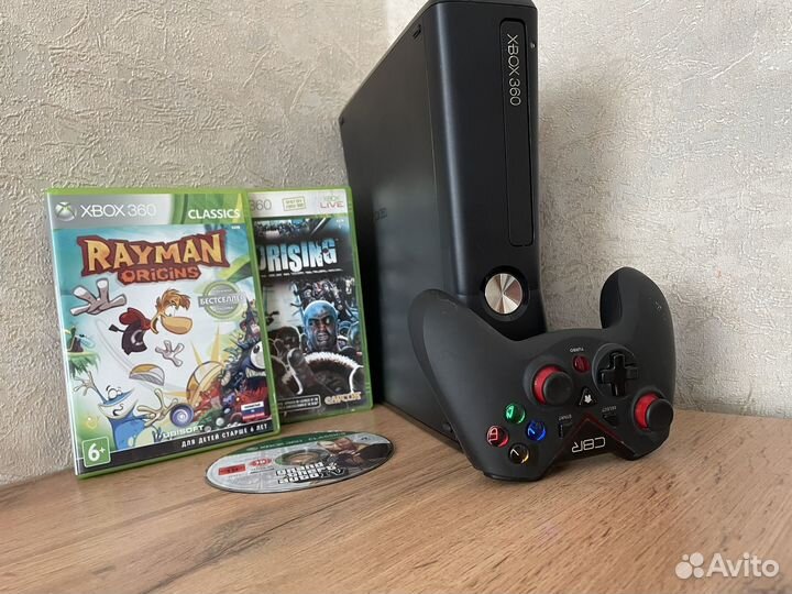 Xbox 360 slim с дисками