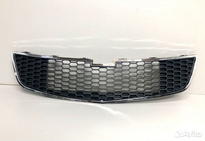 Решетка радиатора Chevrolet Cruze J300 2008-2012