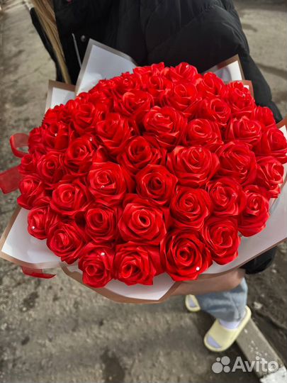 Букет из атласных роз