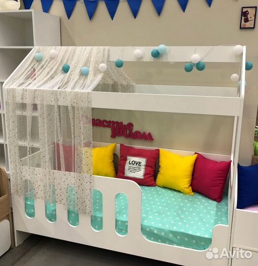 Кроватка-домик (цвет белый)