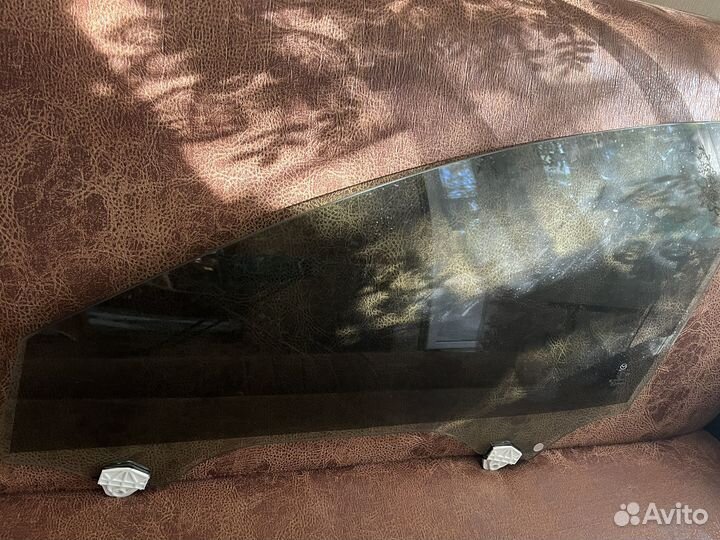 Стекло передней левой двери Mazda 3 bp