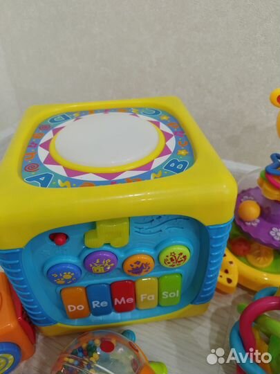 Игрушки для малышей из детского мира