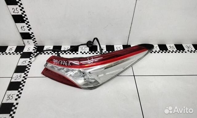 Фонарь правый наружный Toyota Camry V70 LED