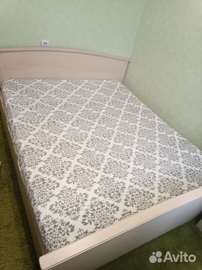 Продам двухспальную кровать бу