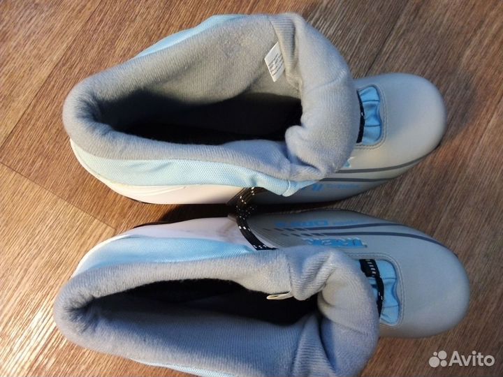 Ботинки лыжные NNN женские Trek