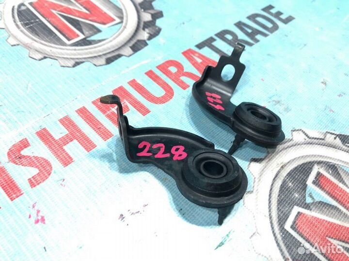 Крепление радиатора кондиционера Toyota Ipsum