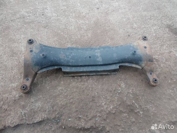 Балка задняя Toyota Avensis (T220) AT220L 2000
