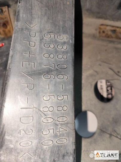 Подкрылок передний левый toyota vellfire